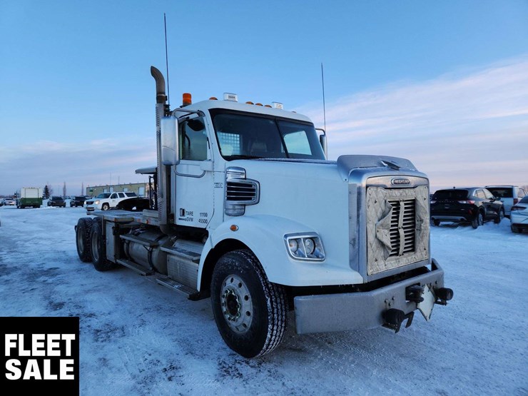 2011-freightliner-coronado-122-sd-image-2