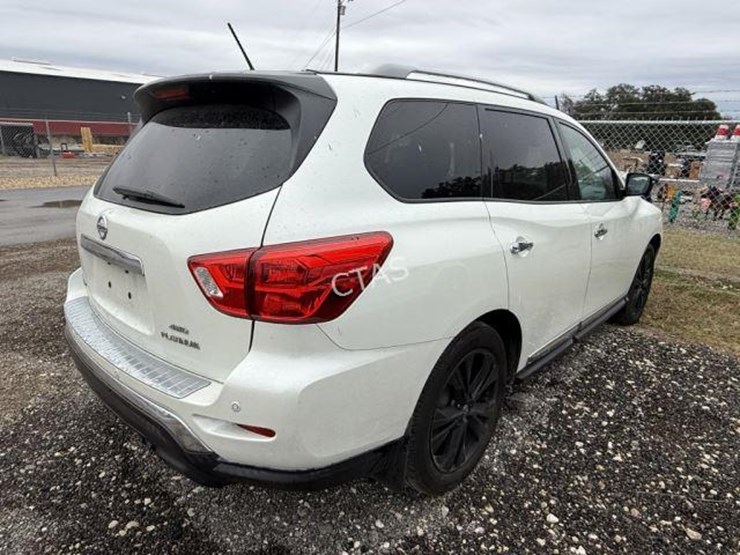 2017-nissan-pathfinder-image-5