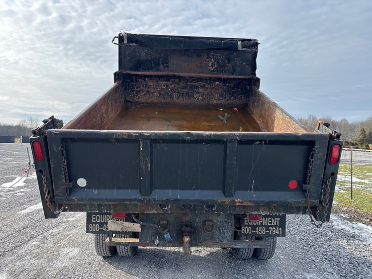 #1113-•-2004-gmc-sierra-pickup-truck-image-27