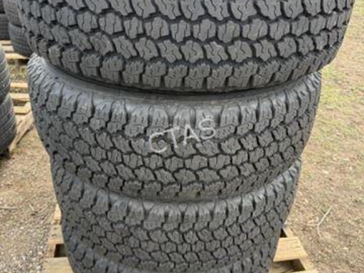#176-•-set-of-4-gm-wheels-lt265/70r18---take-offs-image-4