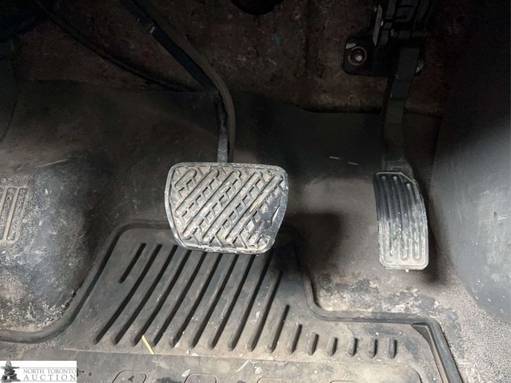 2012-nissan-nv2500hd-image-22