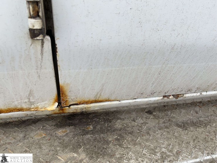 2014-ford-cargo-image-48