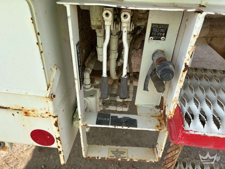 2013-freightliner-m2-ta45m-altec-bucket-truck-image-26