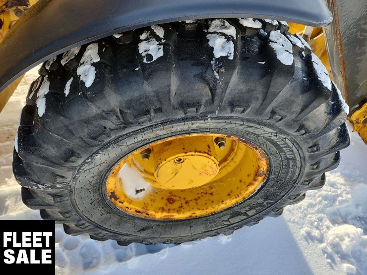 2015-deere-410l-image-8