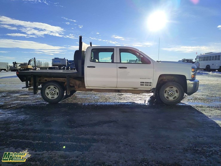 2015-chevrolet-silverado-2500hd-image-6