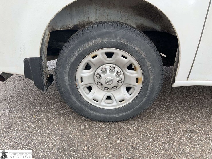 2012-nissan-nv2500hd-image-9