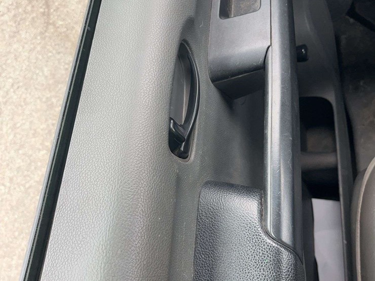 2012-nissan-nv2500hd-image-23