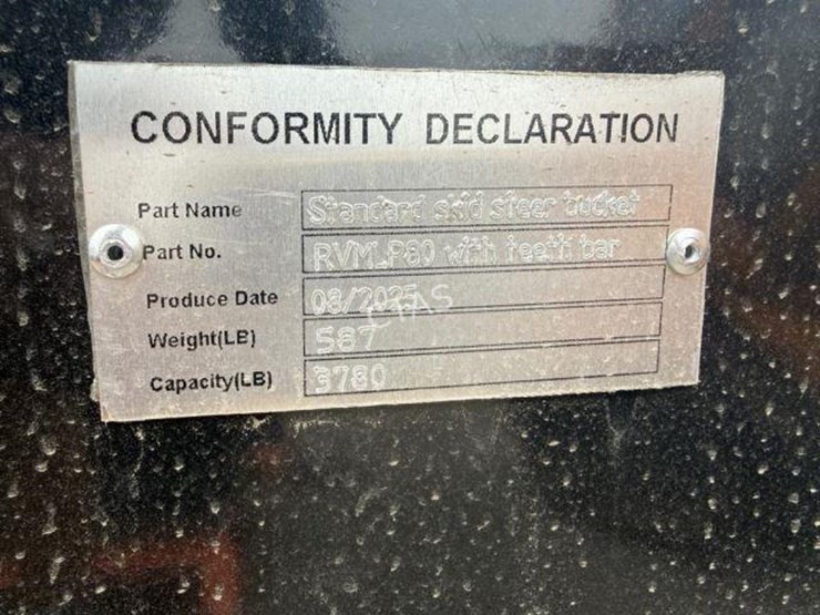 #137-•-80"-skid-steer-bucket-w/-teeth-image-4