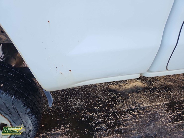 2015-chevrolet-silverado-2500hd-image-41