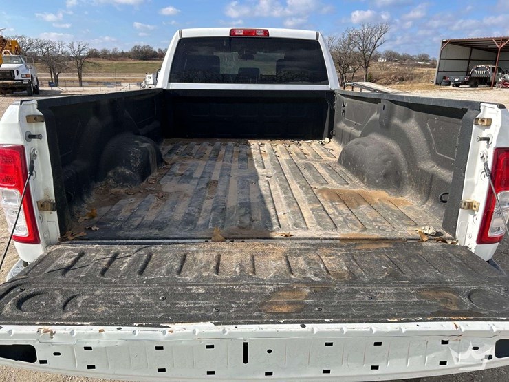 2019-dodge-2500-image-24