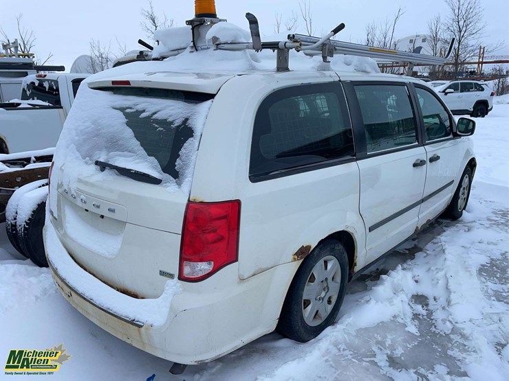 2011-dodge-grand-caravan-image-4