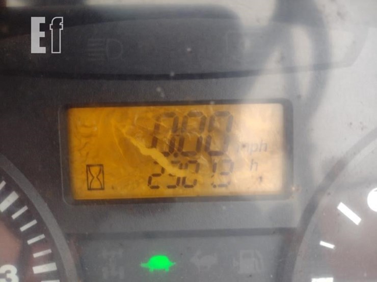 10-kubota-m108-tractor-image-6