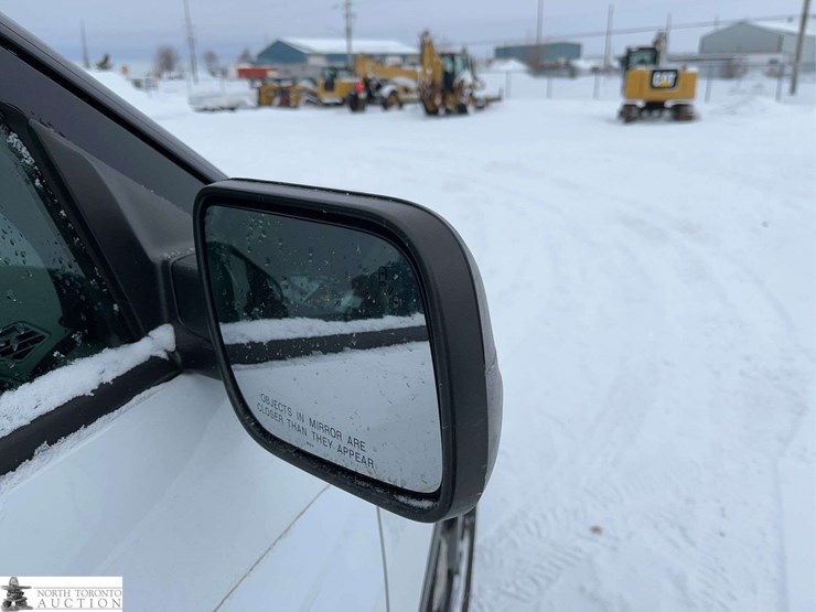 2018-ford-explorer-image-33