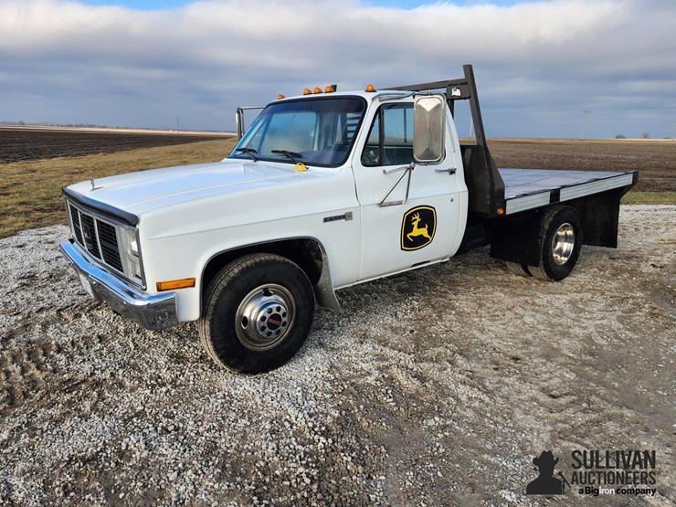 1986-gmc-c3500-2wd-flatbed-truck-image-1