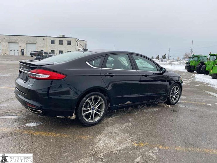2017-ford-fusion-se-image-4