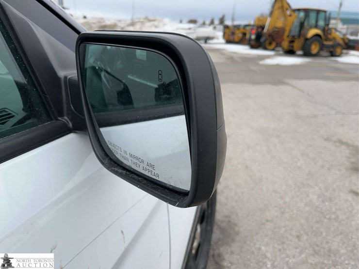 2018-ford-explorer-image-32