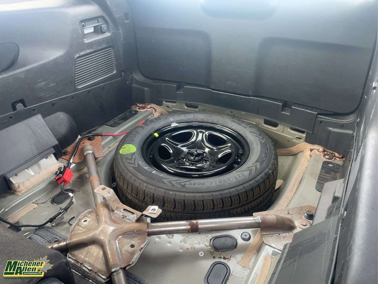 2020-ford-explorer-image-27