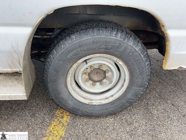 2014-ford-cargo-image-12