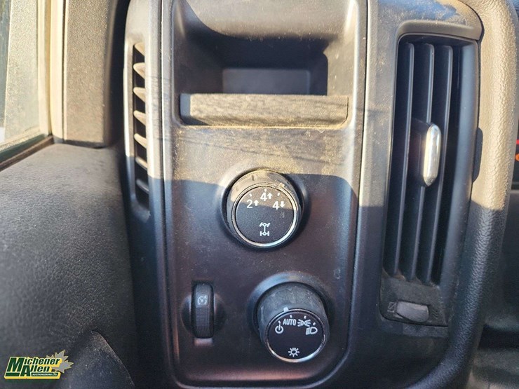 2015-chevrolet-silverado-2500hd-image-18