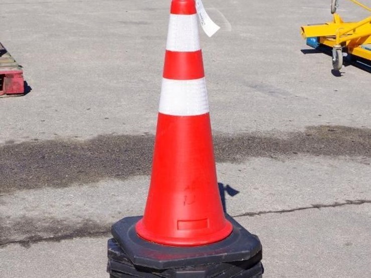 [6]-reflective-highway-traffic-cones,-unused-image-3