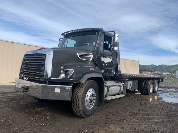 2016-freightliner-114sd-image-1