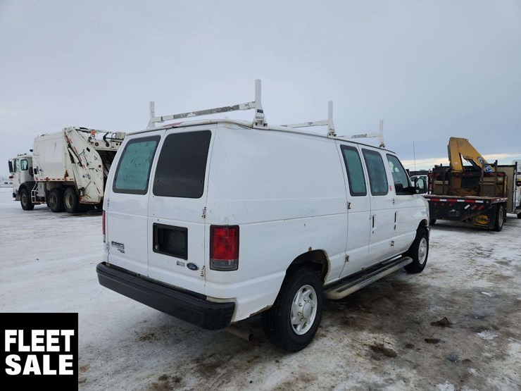 2013-ford-cargo-image-4