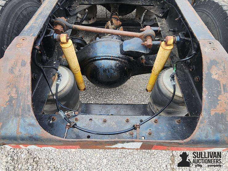 1995-white-wg64t-t/a-day-cab-truck-tractor-image-15