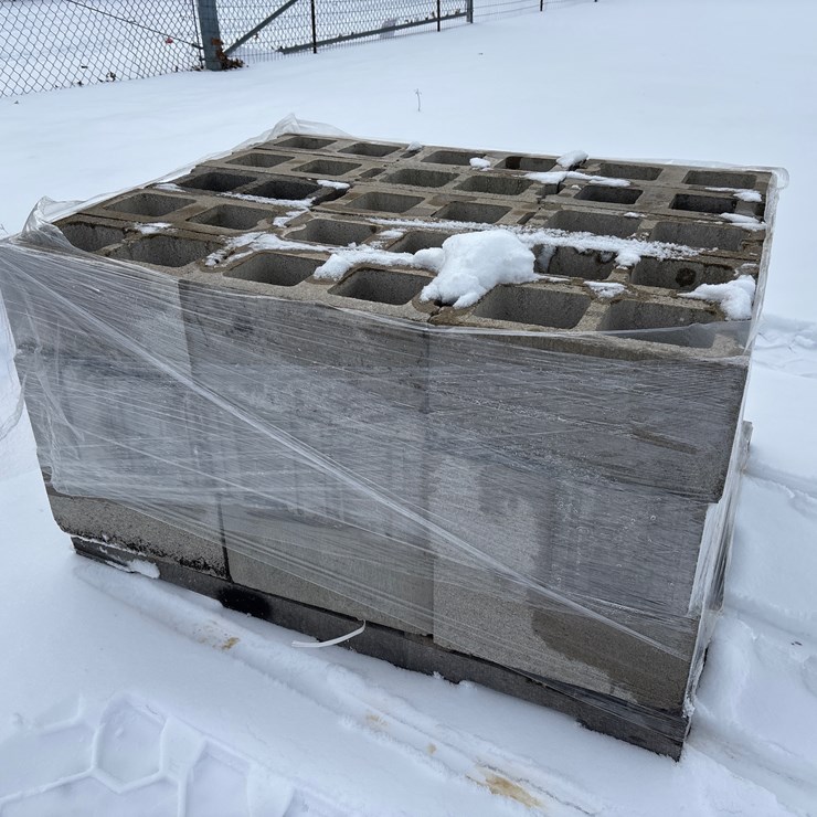 #6501 • E1. New pallet of cinder block