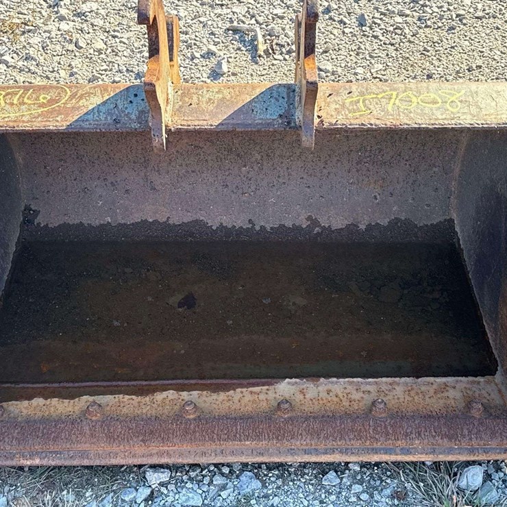 TAG 32in. Bucket Excavator Attachment