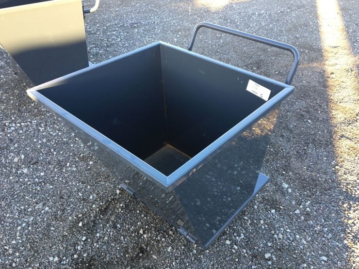 unused-2025-iranch-23in-x-26in-x-25in-dump-hopper-image-1