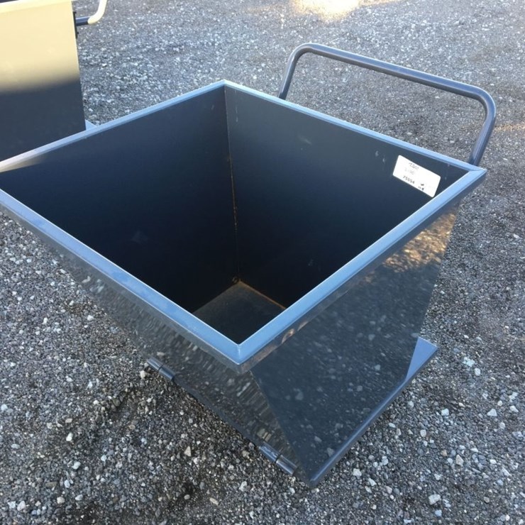 Unused 2025 IRanch 23in x 26in x 25in Dump Hopper