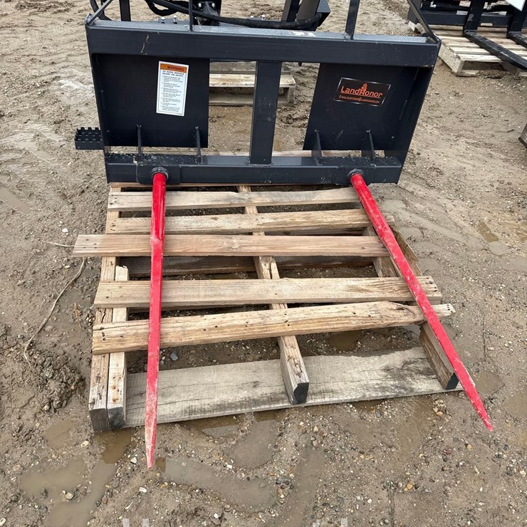 2752 - SKID STEER BALE SPEAR