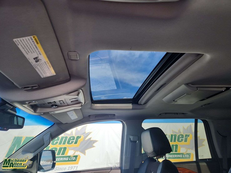 2015-cadillac-escalade-image-22