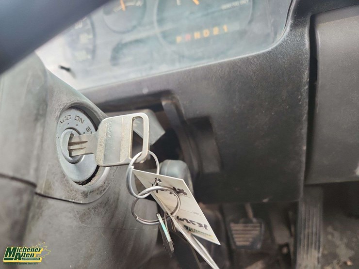 2004-gmc-w5500-image-24