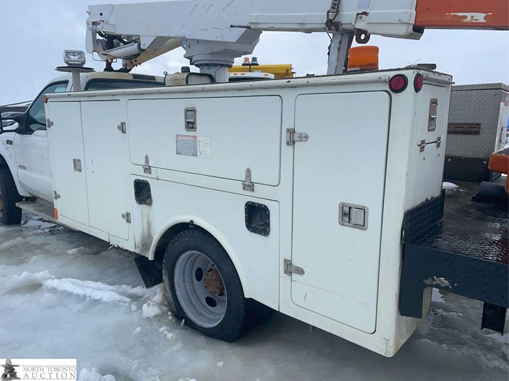 2006-ford-f550-image-40