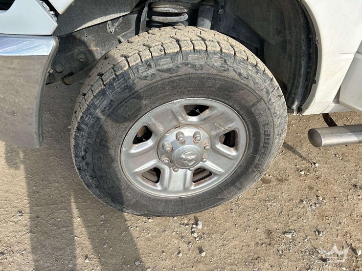 2017-dodge-2500-image-25