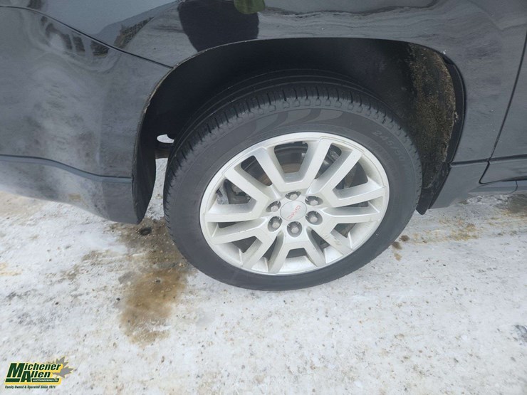 2015-gmc-acadia-image-13