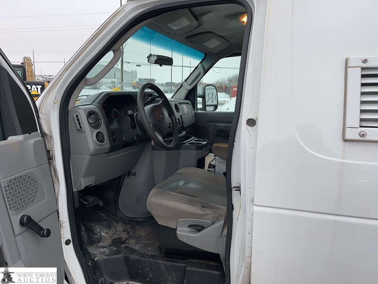 2011-ford-cargo-image-12