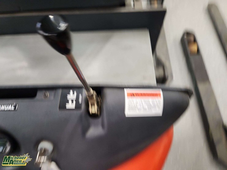 linde-electric-forklift-and-charger-non-operable-linde-wes40-02-4000-lbs-lbs-forklift-image-12