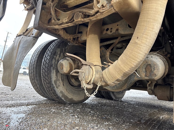 2009-international-7400-image-37