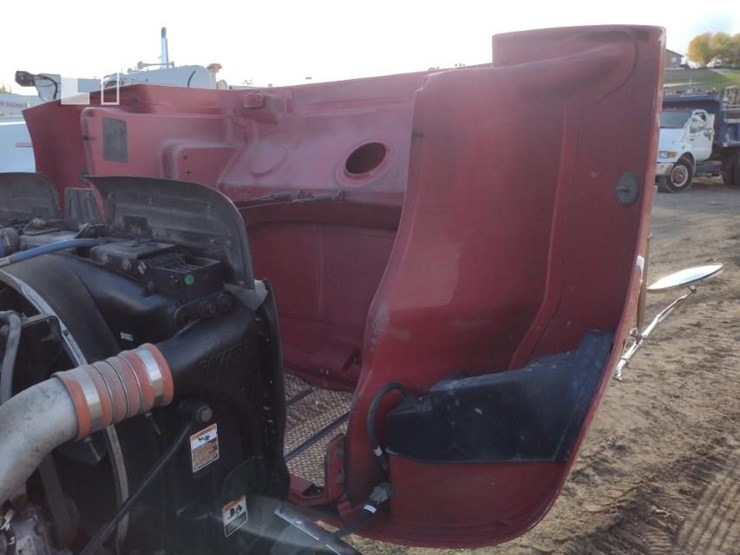 peterbilt-330-image-16