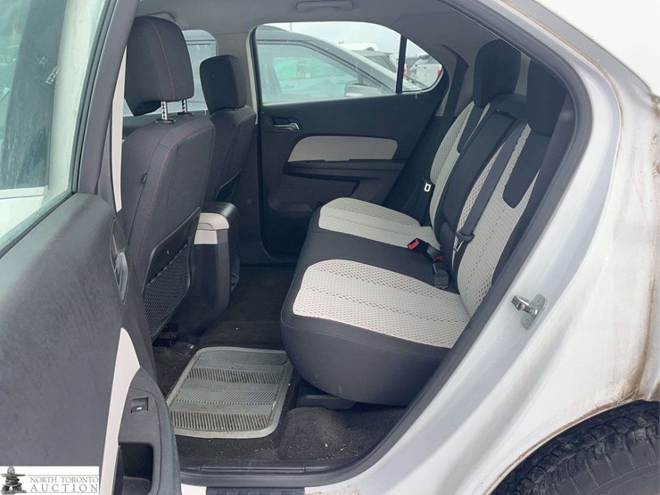 2010-chevrolet-equinox-ls-image-24