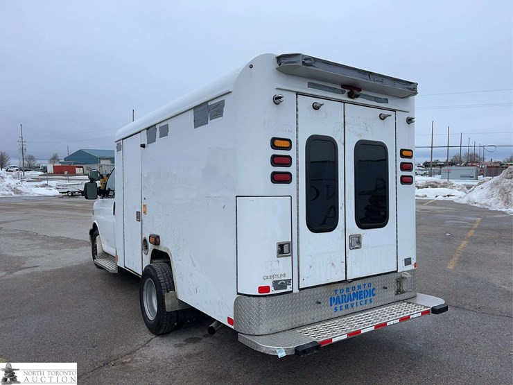 2016-chevrolet-express-g3500-image-2