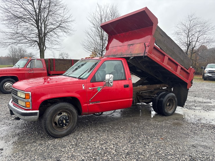 #1104-•-1992-chevrolet-c3500-w/-8ft-dump-image-1