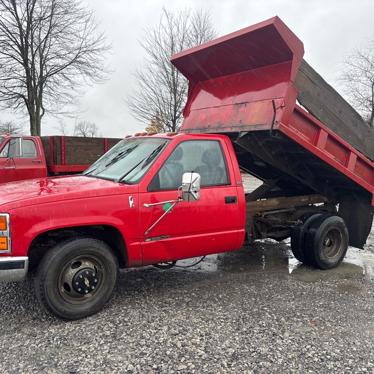 #1104 • 1992 Chevrolet C3500 W/ 8FT Dump