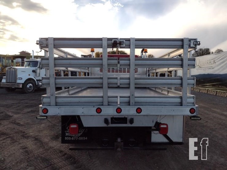 peterbilt-330-image-4