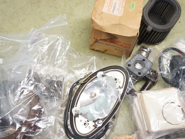 kawasaki-miscellaneous-parts-lot-image-5
