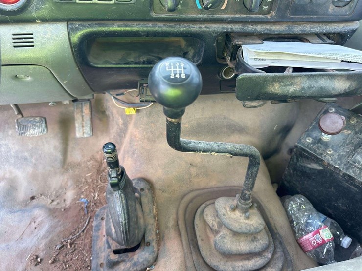 2014-freightliner-derrick-digger-image-16