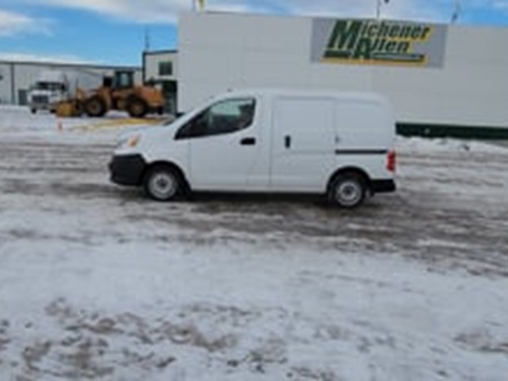 2015-nissan-nv200-image-5