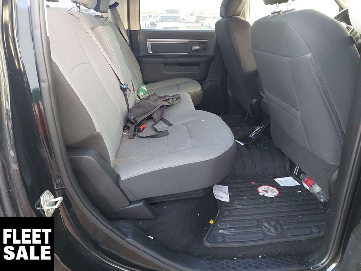 2023-ram-1500-classic-image-17